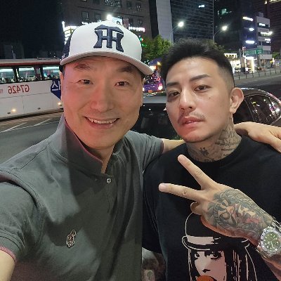 ご案内したお客さまとの記念写真（夜のソウル）