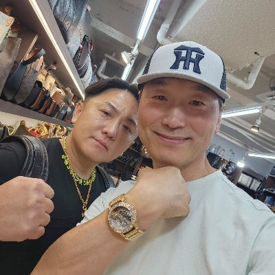 ご案内したお客さまとの記念写真（買い物の途中）